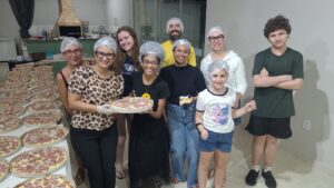 pizza solidaria da associacao de ajuda aos animais de caceres comprando voce salva vidas 1