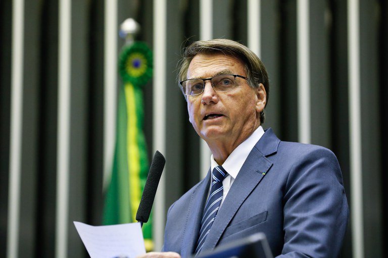 Presidente Bolsonaro na tribuna - prisão domiciliar de Bolsonaro