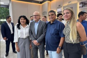 prefeita eliene e vice landim visitam hospital central e celebram avancos na saude publica 2