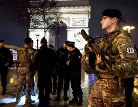 arco do triunfo em paris e alvo de atentado afirma macron