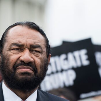 deputado e retirado do capitolio apos protesto durante discurso de trump