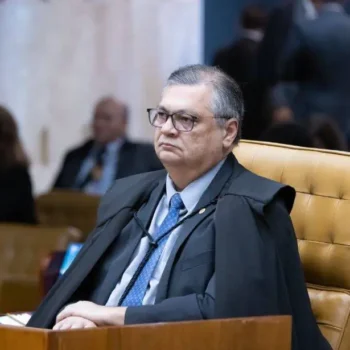 dino amplia liminar e proibe novas leis que criem penduricalhos acima do teto constitucional