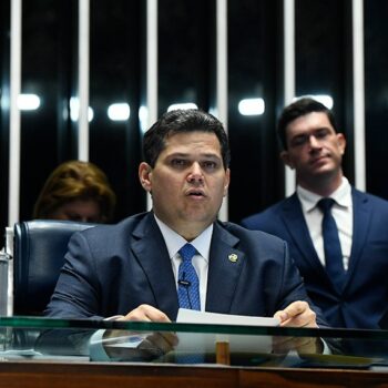 alcolumbre mantem quebra de sigilo de lulinha na cpi do inss mas sinaliza limite a comissao