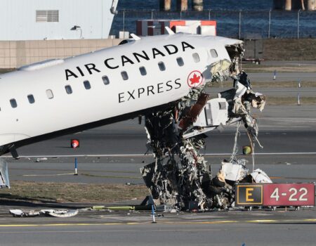 arremessada a 90 metros comissaria sobrevive a colisao aerea em nova york e especialistas falam em milagre scaled