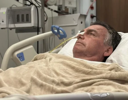 bolsonaro e internado na uti com broncopneumonia bacteriana em brasilia