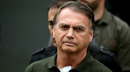 bolsonaro recebe alta e deixa hospital para iniciar prisao domiciliar sob monitoramento