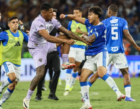 classico termina em confusao briga entre jogadores de cruzeiro e atletico vira caso de policia