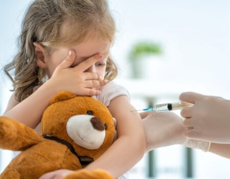 cuiaba reforca vacinacao infantil e orienta pais a manter calendario vacinal atualizado