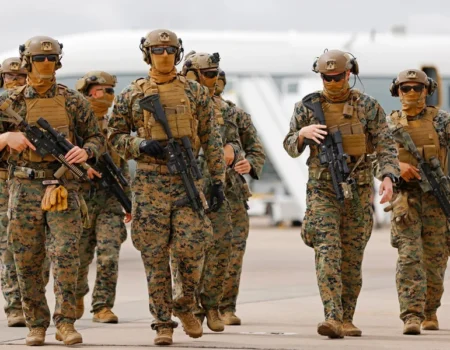 eua enviam 2 500 fuzileiros navais e navio de guerra ao oriente medio em meio a guerra contra o ira