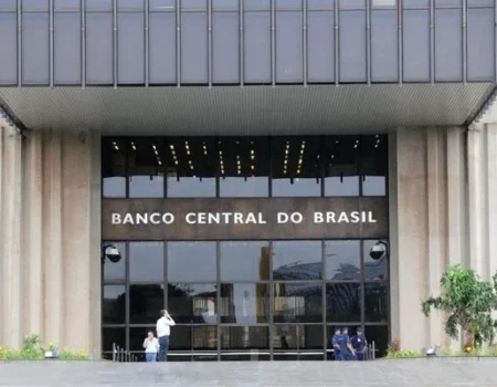 mercado revisa inflacao para 431 em 2026 e amplia projecao de crescimento do pib aponta focus