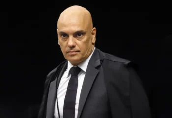 moraes concede prisao domiciliar a bolsonaro apos internacao e agravamento do quadro de saude