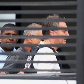 moraes nega livre acesso de filhos a casa de bolsonaro durante prisao domiciliar