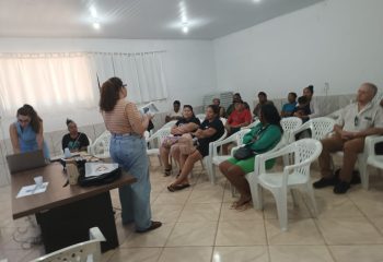 palestra sobre alimentacao saudavel orienta familias atendidas pelo cras 1 em caceres