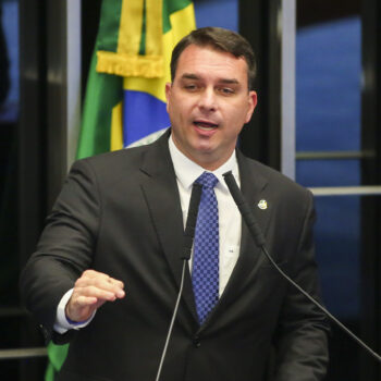 quaest apoio de trump a flavio bolsonaro beneficiaria mais lula dizem 32