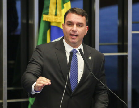 quaest apoio de trump a flavio bolsonaro beneficiaria mais lula dizem 32