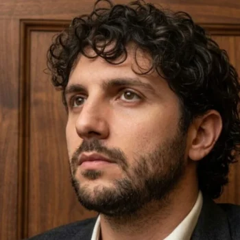 renan santos adota persona de milei brasileiro e intensifica ataque a flavio bolsonaro a quem chama de judas