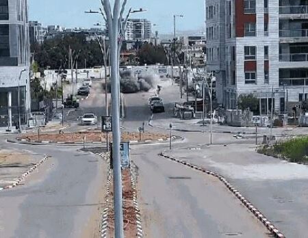 video mostra momento assustador em que homem quase e atingido por missil em israel