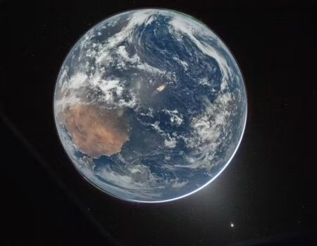 artemis 2 envia primeiras imagens deslumbrantes da terra em nova era da exploracao lunar