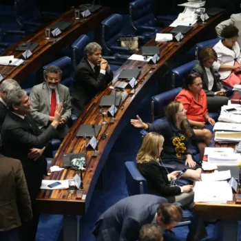 bastidores em ebulicao tensao politica cresce e expoe divisao no cenario nacional