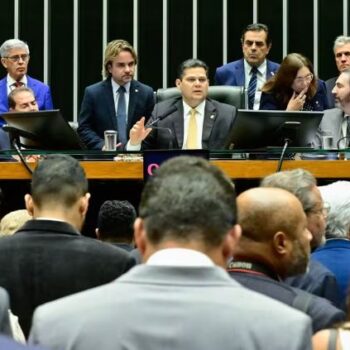 congresso impoe nova derrota a lula e derruba veto que beneficia condenados do 8 de janeiro