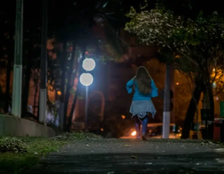 entre o medo e a rotina como a violencia urbana redefine o comportamento dos brasileiros