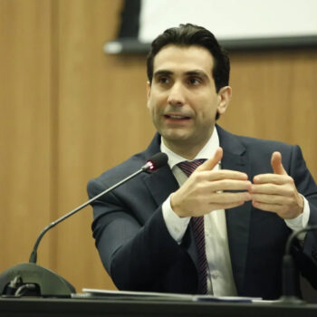 galipolo enfrenta pressao politica apos fala sobre caso banco master