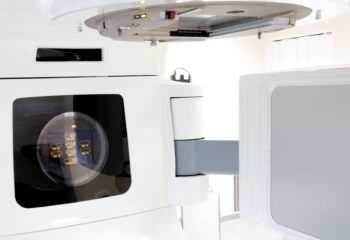 governo entrega aceleradores lineares para tratamento de cancer em cinco estados