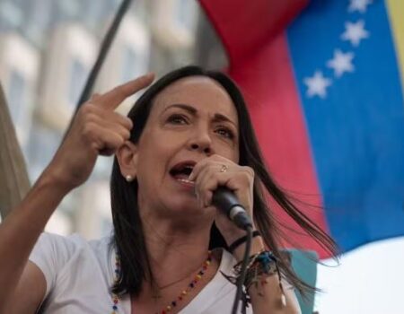 oposicao venezuelana exige eleicoes e aponta ausencia de maduro no prazo constitucional