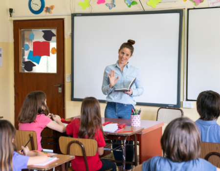 pais ganham poder sobre conteudo escolar nova lei em sc acende debate sobre limites da educacao