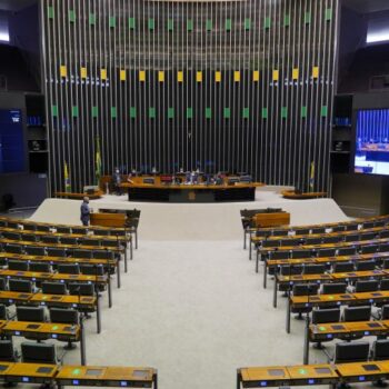 pl lidera crescimento apos janela partidaria enquanto pdt sofre maior debandada na camara