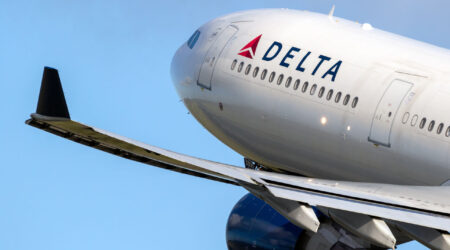 berkshire hathaway amplia aposta em companhias aereas e compra us 26 bilhoes em acoes da delta
