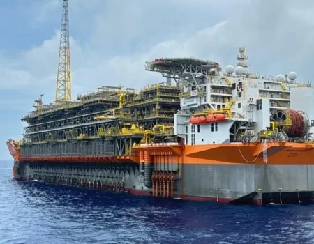 conflitos no oriente medio elevam preco do petroleo e aumentam temor de nova crise economica global