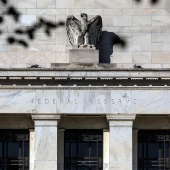 decisoes do banco central dos eua colocam mercados mundiais em alerta e influenciam economia global