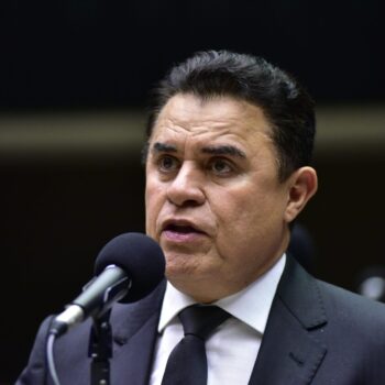 deputado acumula polemicas e volta ao centro de denuncias sobre uso irregular de verba publica