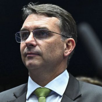 flavio bolsonaro critica desenrola brasil e acusa governo de agravar inflacao
