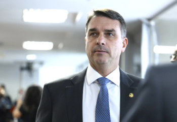 flavio bolsonaro deve se reunir com donald trump nos eua diz pre campanha