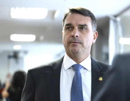 flavio bolsonaro deve se reunir com donald trump nos eua diz pre campanha