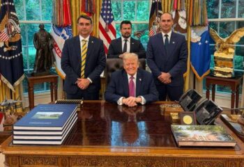 flavio bolsonaro diz a trump que eua nao precisarao taxar produtos brasileiros caso ele venca eleicao