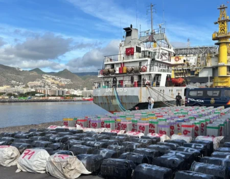 megaoperacao na europa espanha intercepta navio com 30 toneladas de cocaina e caso choca autoridades internacionais