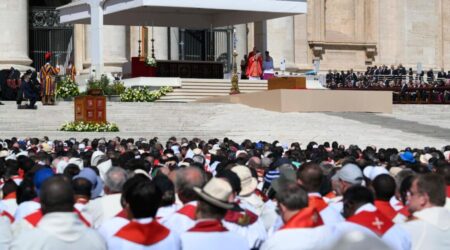 papa papa leao xiv completa um ano de pontificado e vaticano celebra novo momento da igreja