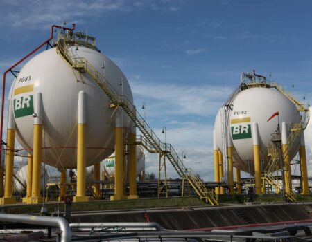 petrobras anuncia reajuste nos combustiveis e mercado acompanha impactos