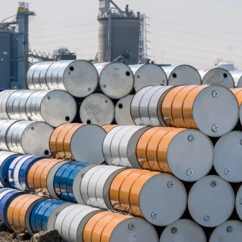 petroleo despenca bolsas oscilam e investidores entram em alerta entenda por que o mercado global reagiu tao forte