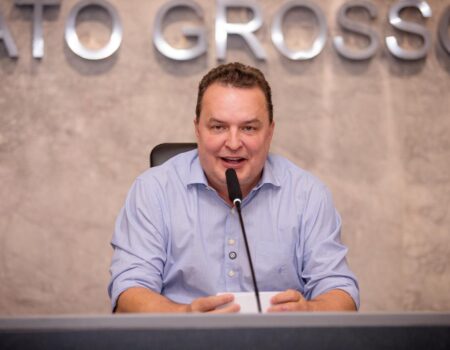 profissionais da enfermagem reconhecem atuacao de max russi durante entrega de relatorio da cst na almt