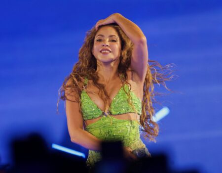shakira transforma copacabana em um mar de pessoas e entra para a historia scaled