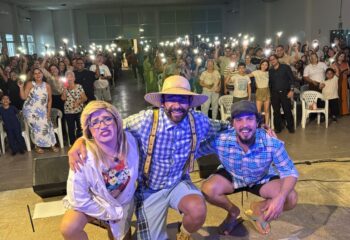 thyago mourao leva 600 pessoas para assistir historia de pescador em caceres