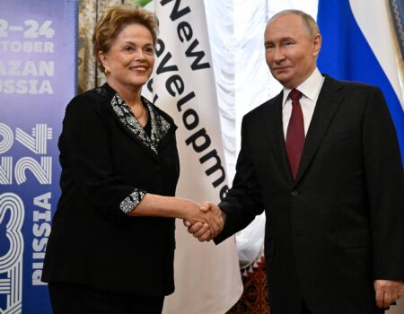 vladimir putin recebe dilma rousseff em moscou e encontro reforca agenda economica dos brics