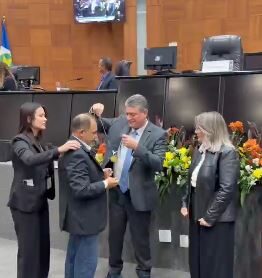 assembleia legislativa realiza sessao solene em homenagem a pioneiros e liderancas da regiao oeste