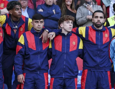espanha decepciona na estreia e aumenta pressao por recuperacao