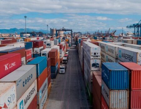 exportacoes brasileiras crescem em maio e garantem superavit de quase us 8 bilhoes