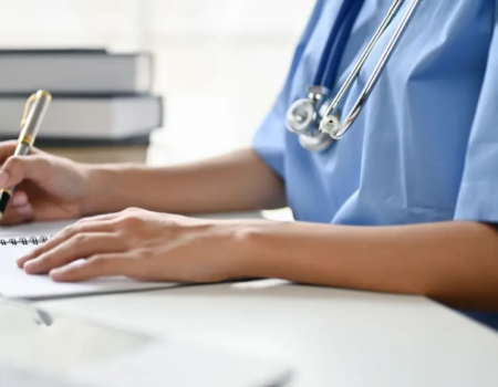 governo cria exigencia de aprovacao no enamed para novos medicos obterem registro profissional